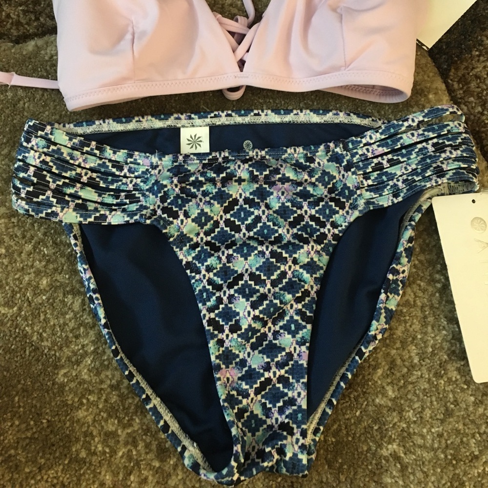 Athleta aqualuxe print strappy bottom.